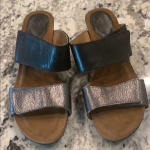 Two tone Soffti sandals